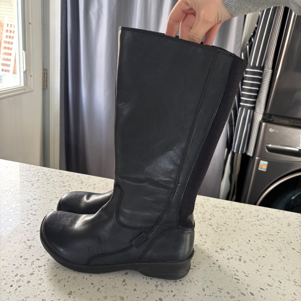 KEEN Women's Bern Baby Ii Tall Sleek Boots Size 8